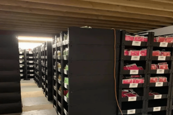 Durable & Space-Saving Nestable Picking Bins for Efficient Storage