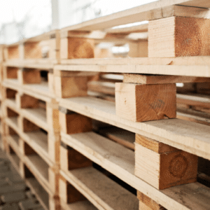 Comparing Plastic Pallets and Wooden Pallets